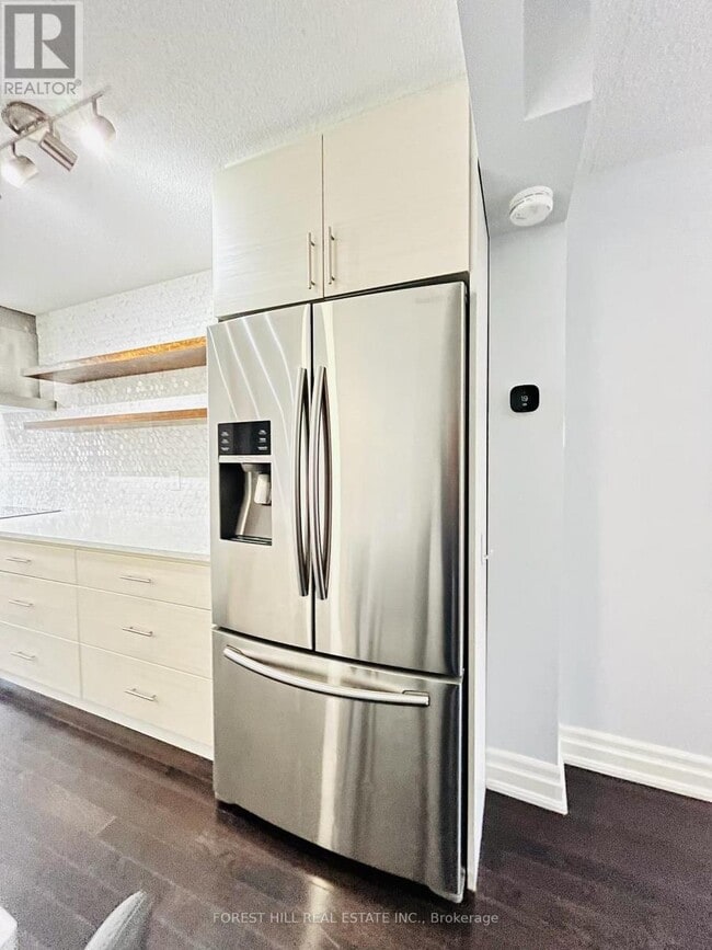 Photo - 812 Sweetwater Crescent