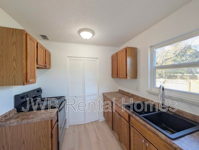 Photo - 3122 W 20th St