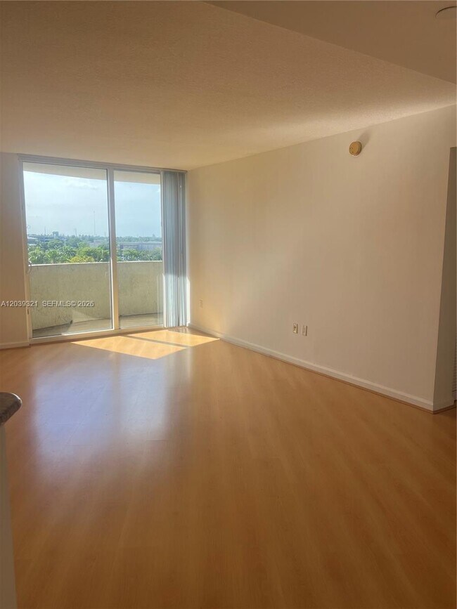 Photo - 19501 W Country Club Dr Unit 611