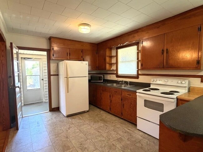 Photo - ~~ Cute 2-bedroom Brick Ranch located in Elon ~~