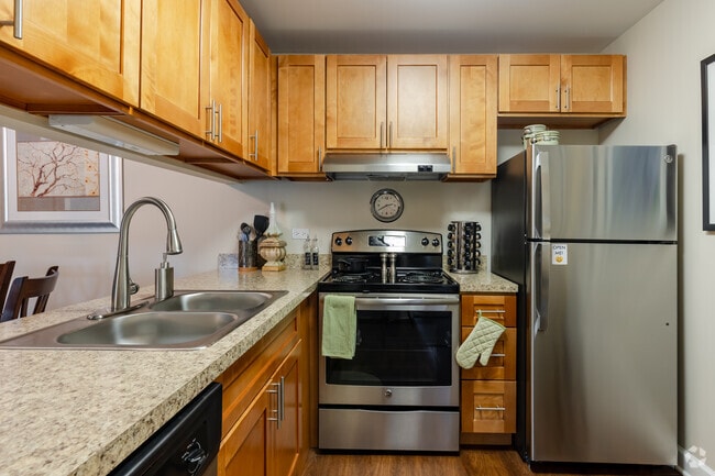 2BR, 1BA - Kitchen