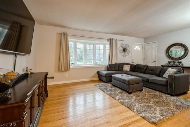 Photo - 42 Warren St