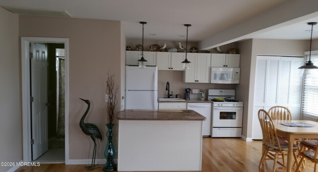 41 Albert Dr