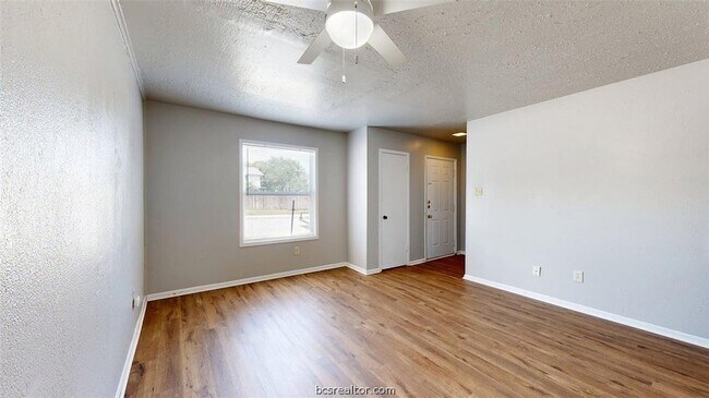 Photo - 1327 Airline Dr