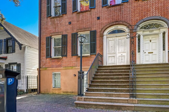 Photo - 109 E Oglethorpe Ave