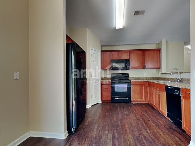 Photo - 117 Lakepointe Dr