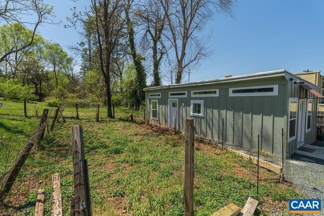 Photo - 1403 Burgess Ln