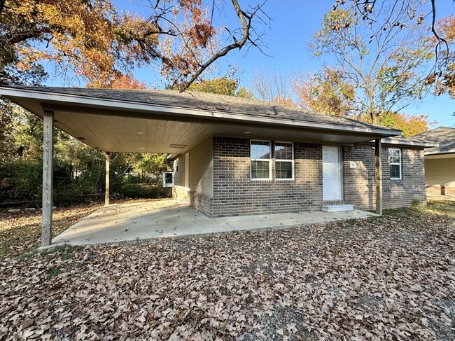 102 Graceanne Ln
