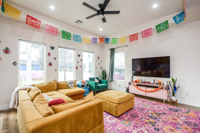 Photo - 1504 Evelyn St