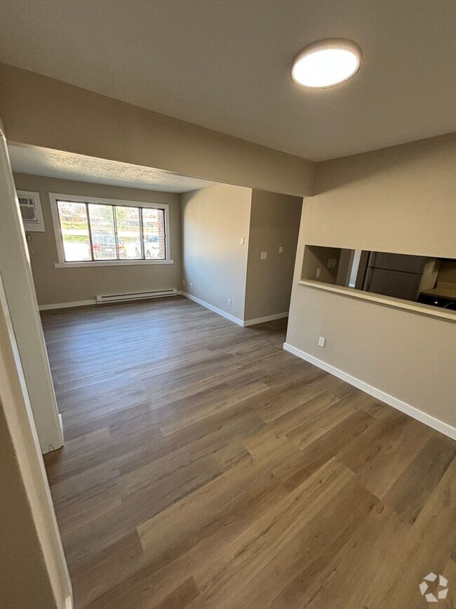 Building Photo - Fairview Apartments Unit E04