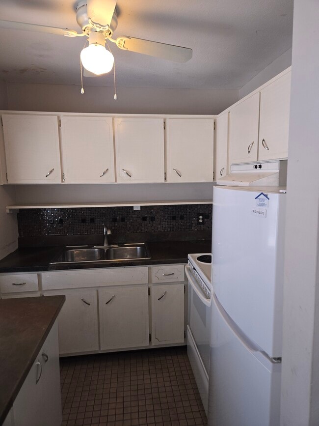 Photo - 3101 Bee Ridge Rd