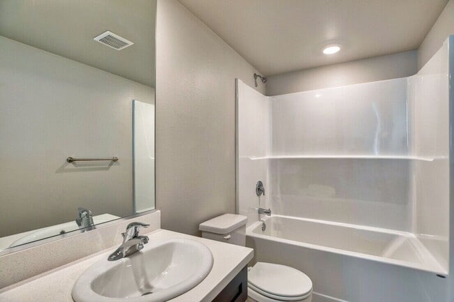 Photo - 2818 Meridian Ave E Unit B101