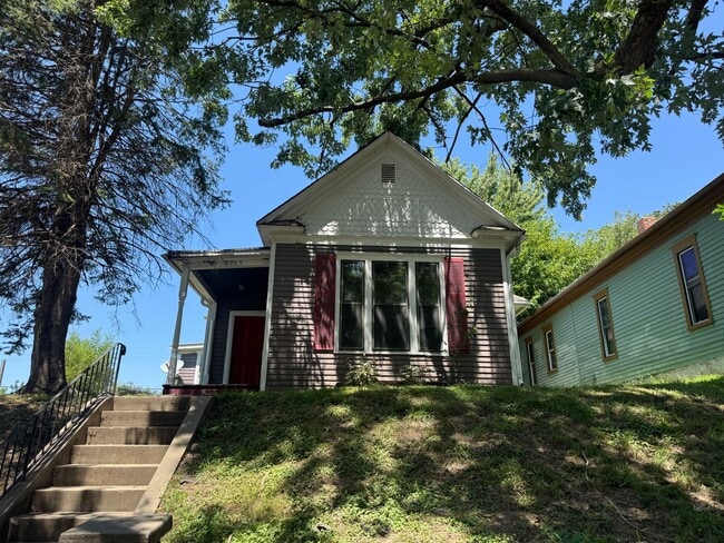 Building Photo - 2715 Patee St