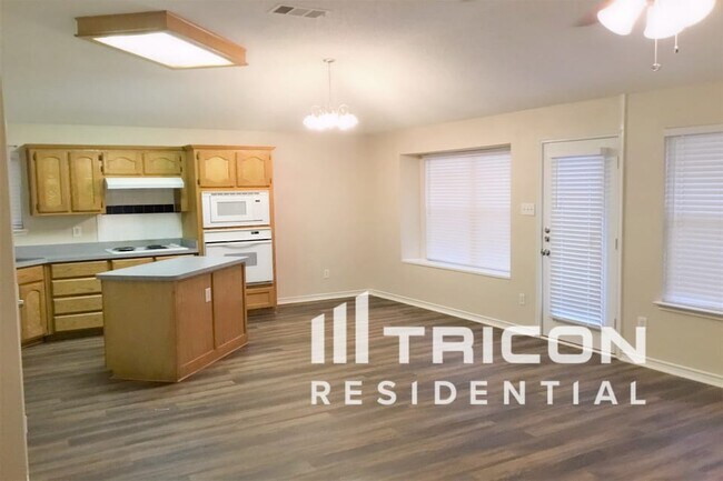 Photo - 1558 Aberdeen Dr