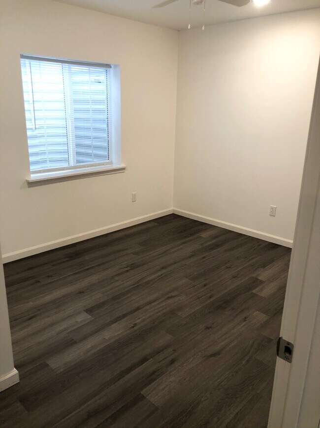 Photo - Red Rooster Apartments