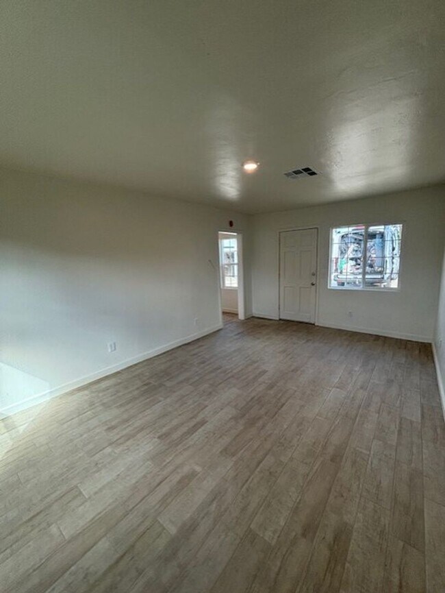 Photo - 1305-1305 1/2 Washington Ave Unidad 1305 1/2