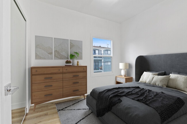 Photo - 201 Normandie Ave Unidad 13