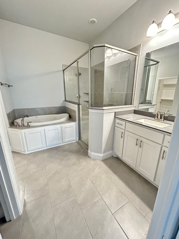 Photo - 2321 Paddington Way
