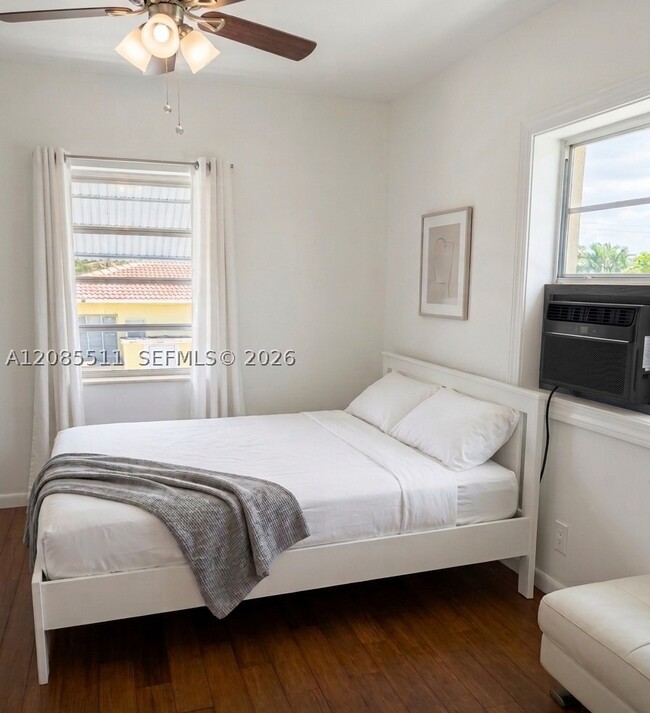 2463 Dewey St Unit 2