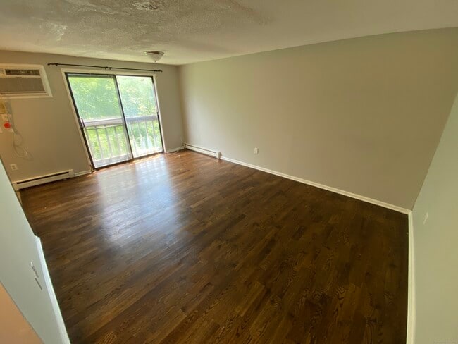 Building Photo - 32 Old Foxon Rd Unit 36 Rental