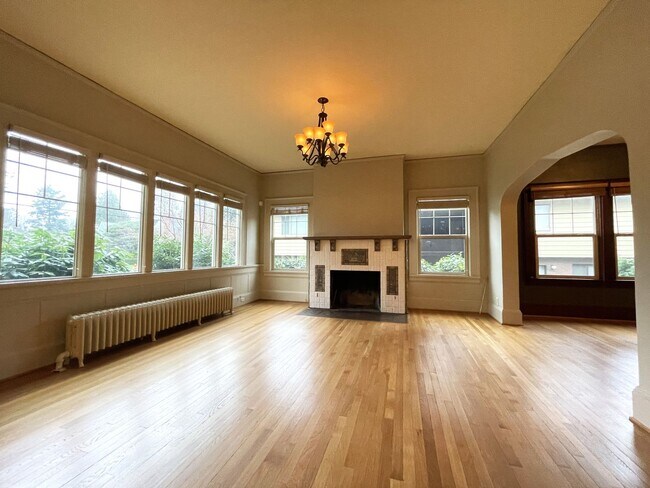 Photo - Gorgeous Spacious Three Story Craftsman Home with Washer/Dryer, Parking