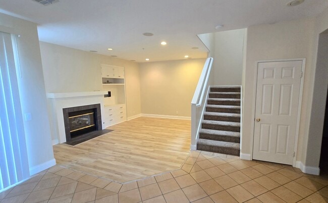 Photo - Orange 3 Bed, 2.5 Bath Townhouse for Lease - Cambridge Community