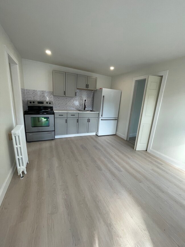 Kitchen/Livingroom. - 55 Franklin Ave Apartments Unit 1