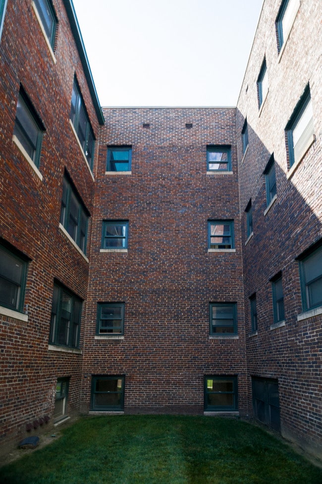 Utomin Apartments