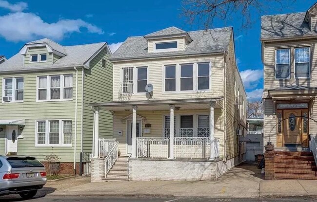 270 Stevens Ave