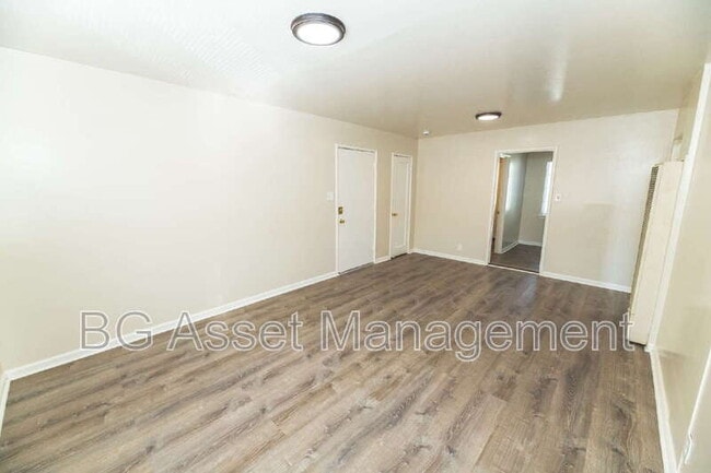 Photo - 156 Marina Way