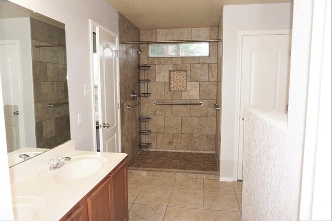 Photo - 224 Julian Point