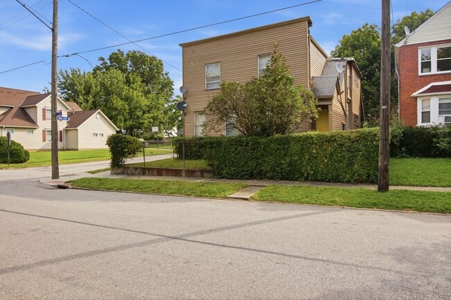 689 Midland Ave Unit 4