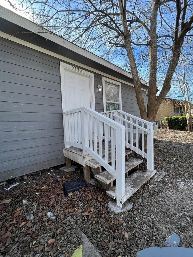 Photo - 5142 Higgins St