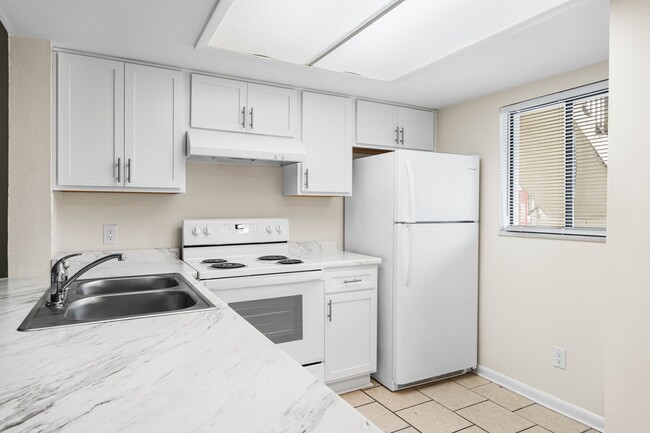 Move-In Ready 2 BR/ 2BA Condo on Southside... - Move-In Ready 2 BR/ 2BA Condo on Southside...