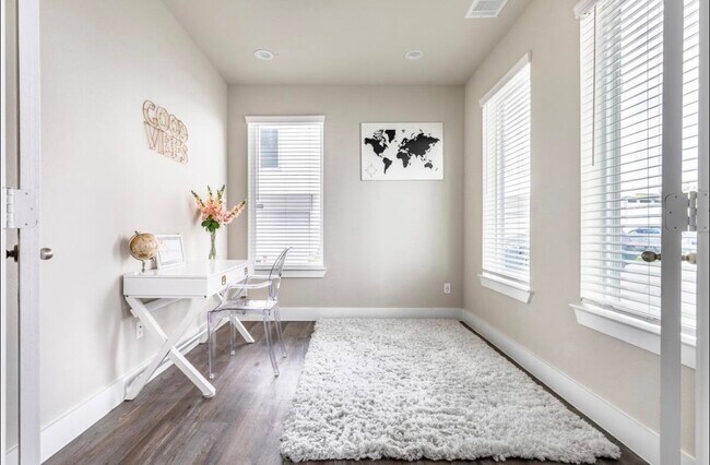 Photo - 1740 Cove Cres Ct