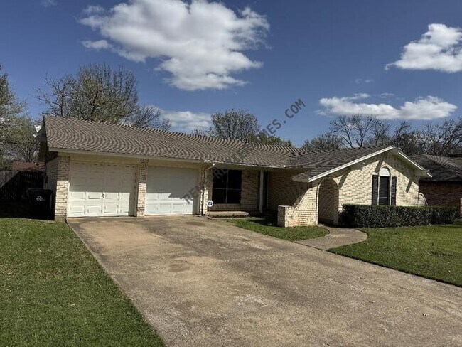 Photo - 2020 Fordham Ln