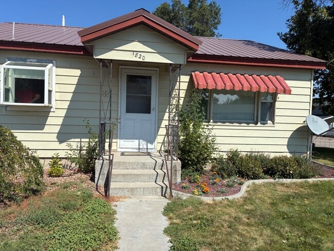 Building Photo - 1820 21st St Rental