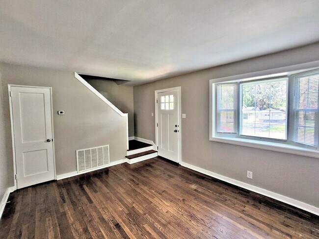 Photo - Beautiful 2BR / 1BA Apartment In Old Town/Five Points!
