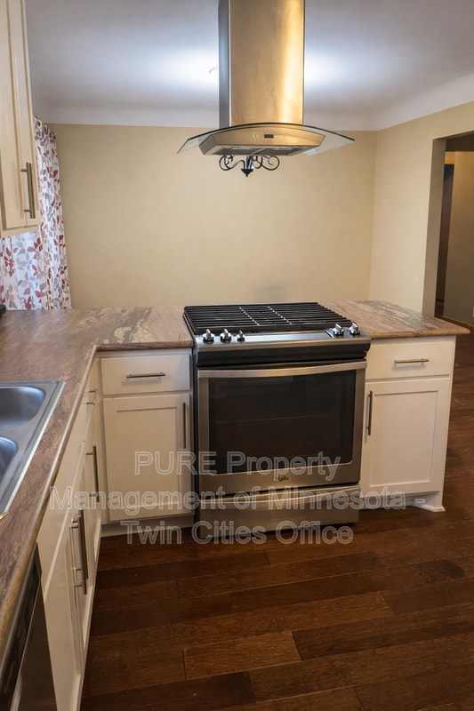 Photo - 30630 Broadway St N