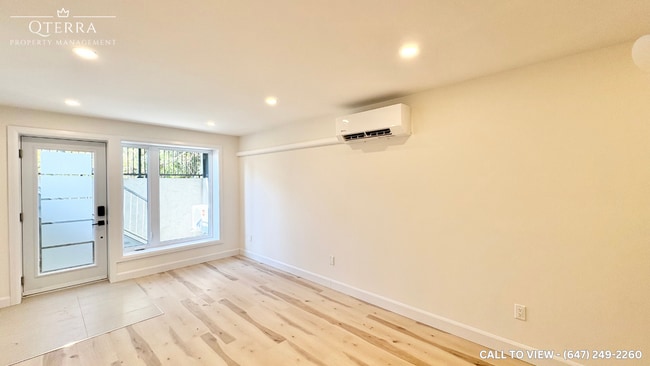 Photo - 694 Crystal St Unit 694B Crystal St, Ottawa,