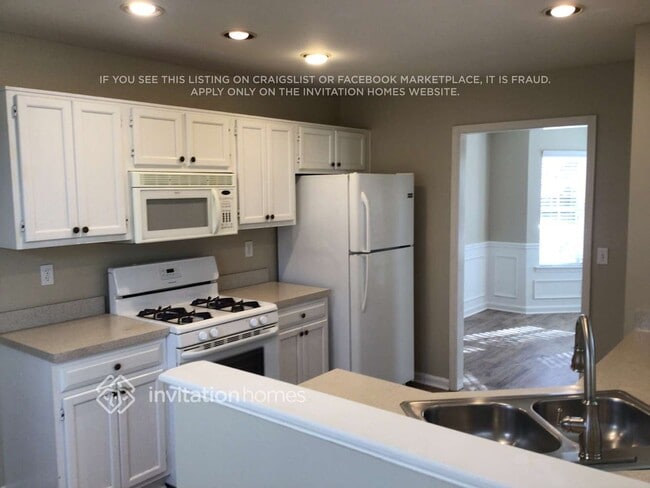 Photo - 718 Arbour Way