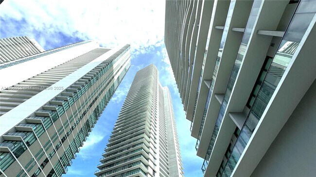 Building Photo - 501 NE 31st St Unit 1401