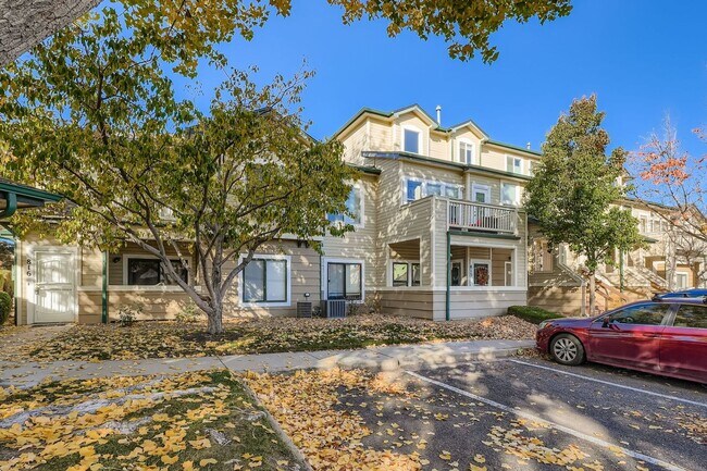 Building Photo - Penthouse End Unit Condo with Garage in Ga...