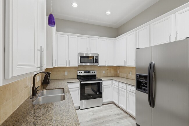 Photo - 9003 Bayview Cove Dr