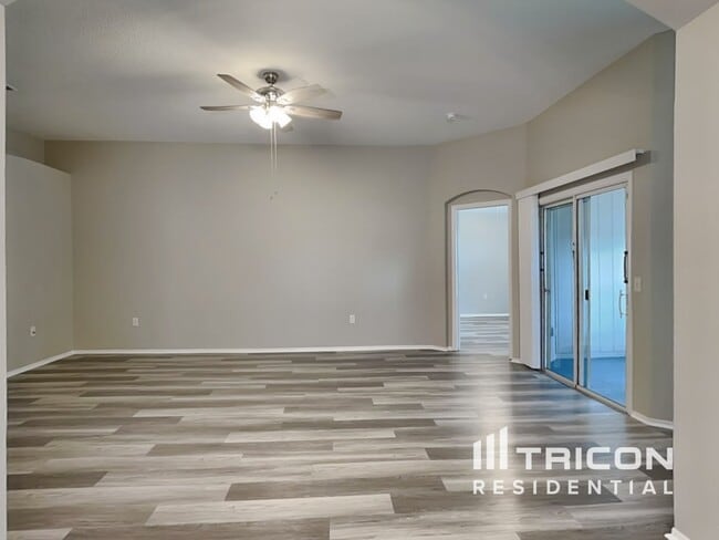 Photo - 2118 Deerfield Dr