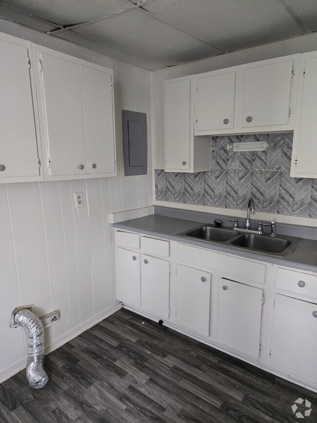 Building Photo - 252 E Main St Rental