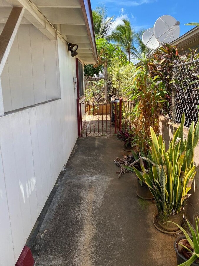 Waipahu: Studio 1 bath apartment located b... - Waipahu: Studio 1 bath apartment located b...