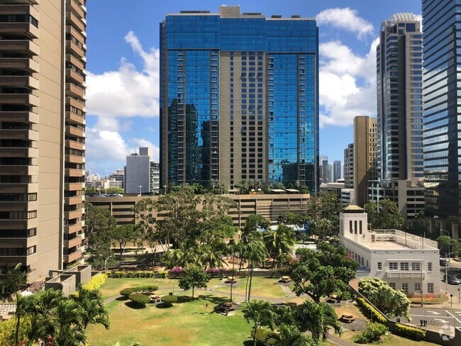 Building Photo - Conveniently Located, Beautifully Updated ... Rental