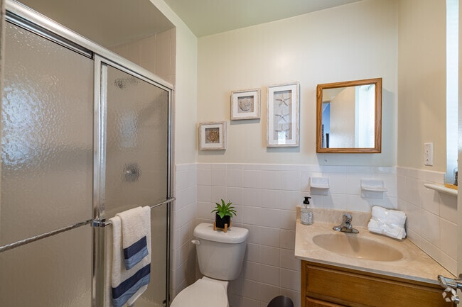 2BR, 2BA - 1,190SF - Primary Bathroom