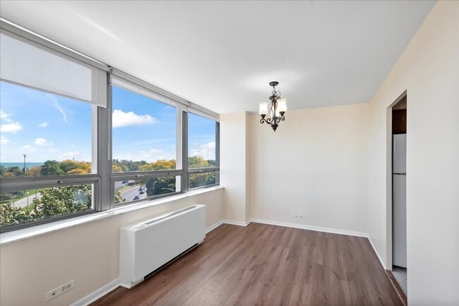 Photo - 5701 N Sheridan Rd